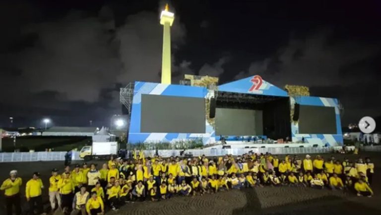 Monas