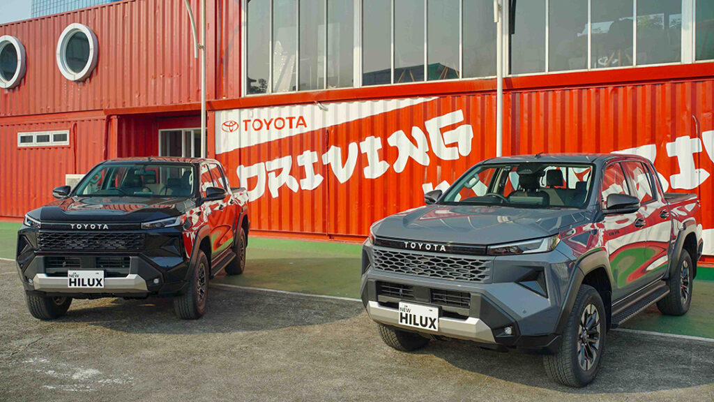 Toyota Hilux Meluncur 1